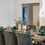 Holiday home Modern 4b Family-friendly In Robertson Qld