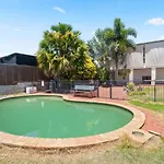 Coastal Wynnum Home Near Plaza And City Connections