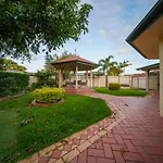 Modern 4b Family-friendly In Robertson Qld Holiday home *