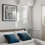 Modern 4b Family-friendly In Robertson Qld Holiday home *