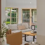 Modern 4b Family-friendly In Robertson Qld Brisbane