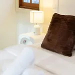 Bayside Queenslander High Ceilings Family-friendly *