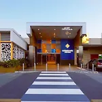 Modern 4b Family-friendly In Robertson Qld Holiday home *