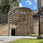 Cbd Apartment