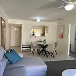 Lovely 2 Bedroom Apartment In Ascot