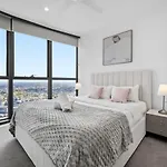 Luxury 54F Skyline Apt Iconic Queens Wharf 1Br