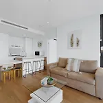 Fortitude Valley 2Bed With Car Park Central Location
