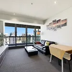 Apartment With Gym And Pool Access Brisbane