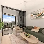 Queen's Wharf | River Views, Pool & Free Parking