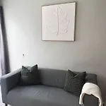 U3-Funky Unit With Privateentry Quietcentre Newac New Smart Tv