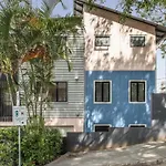 5 Bedrooms, 10 Guests - Apartment Family & Group Getaway