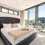 Alex Perry | 2br Escape + Pool, Gym & Free Parking *