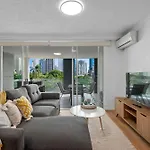 2br With Views, Balcony & Car Park Apartment Brisbane