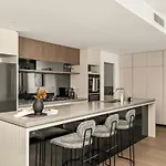 Lavish 3 Bedroom In Queens Wharf With Car Park Brisbane