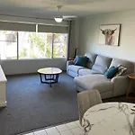 Lovely 2 Bedroom Apartment In Ascot