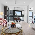 Luxury 54F Skyline Apt Iconic Queens Wharf 1Br