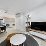 1Bed Pvte Apt - Portside Wharf Location