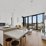 Fortitude Valley 2Bed With Car Park Central Location