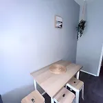 U3-Funky Unit With Privateentry Quietcentre Newac New Smart Tv