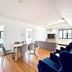 5 Bedrooms, 10 Guests - Family & Group Getaway Apartment Brisbane