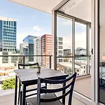 James St Modern 1Br Apartment Pool Parking
