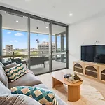Modern 2Br Apartment On Coronation Drive, Toowong