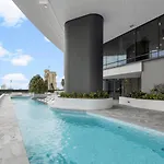 Modern 1 Bedroom Prime Cbd Location Apartment *