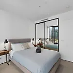 Fortitude Valley 2Bed With Car Park Central Location