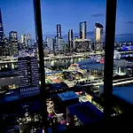 Apartment 27fl River & Views + Balcony, Pool & Parking - *