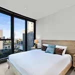 Stylish 1 Bed Apartment In Heart Of Brisbane