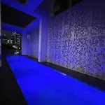 Hope St Staycation Pool Gym Sauna Parking M30