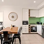 The Plaza |2 Bed • Bright & Comfy • Pool • Parking