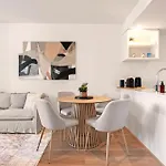 Ivy & Eve - 2br - Pool - Balcony - Parking Apartment *