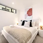Ivy & Eve - 2br - Pool - Balcony - Parking Apartment *