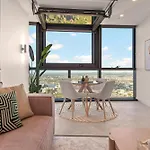 Apartment Queen's Wharf 1br With View, Pool And Free Parking