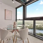 Queens Wharf 1br Skyline With Free Parking Apartment