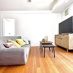 Apartment 5 Bedrooms, 10 Guests - Family & Group Getaway