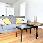 5 Bedrooms, 10 Guests - Family & Group Getaway Apartment Brisbane