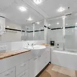 Apartment Sleeps 4 People - Centre - 100m To New Casino