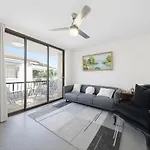 Budget-Friendly Tandem Parking Near Everything