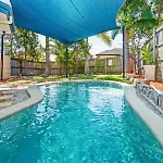 Full Ac 3br With Pool & 3 Parking Spot Apartment *