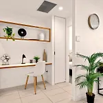 The Plaza |2 Bed • Bright & Comfy • Pool • Parking