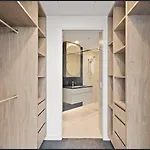 One Sky Residence - Sleep 6 - Pools Cinema Sauna Gym Free Parking