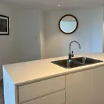 Spacious 2 Bedroom In The Heart Of Cbd Apartment Brisbane
