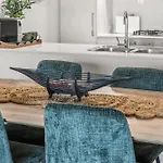 Quay West Apartment *