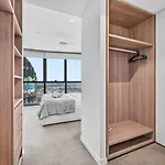 Luxury 54f Skyline Iconic Queens Wharf 1br Brisbane