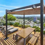 Rooftop Pool 2br In The Heart Of The Valley Apartment *