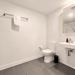 Ivy & Eve - 2br - Pool - Balcony - Parking