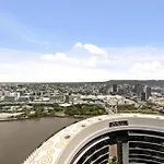 Queen's Wharf | River Views, Pool & Free Parking