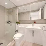 Apartment St Modern 1br Pool Parking *